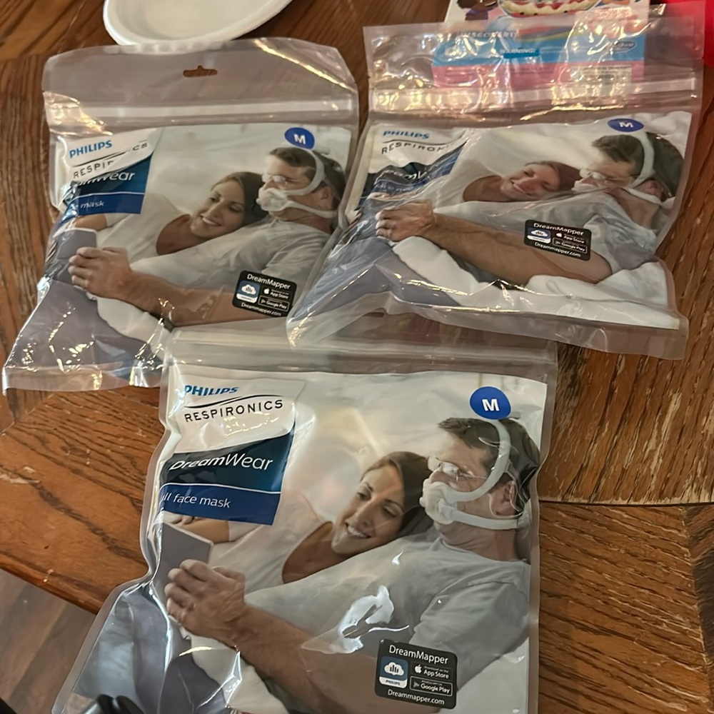 Phillips dream wear mask you get all three mask and 4 cushions all new.